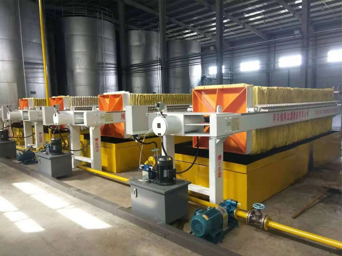 花生榨油設(shè)備.jpg 花生榨油設(shè)備.jpg